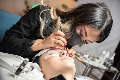 How much money does a lash tech make?