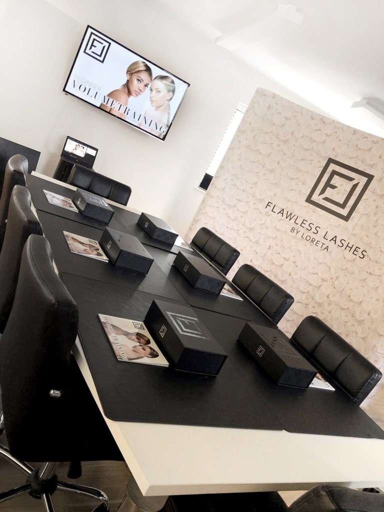 How to Become an Eyelash Technician | Training & Certification Tips ...